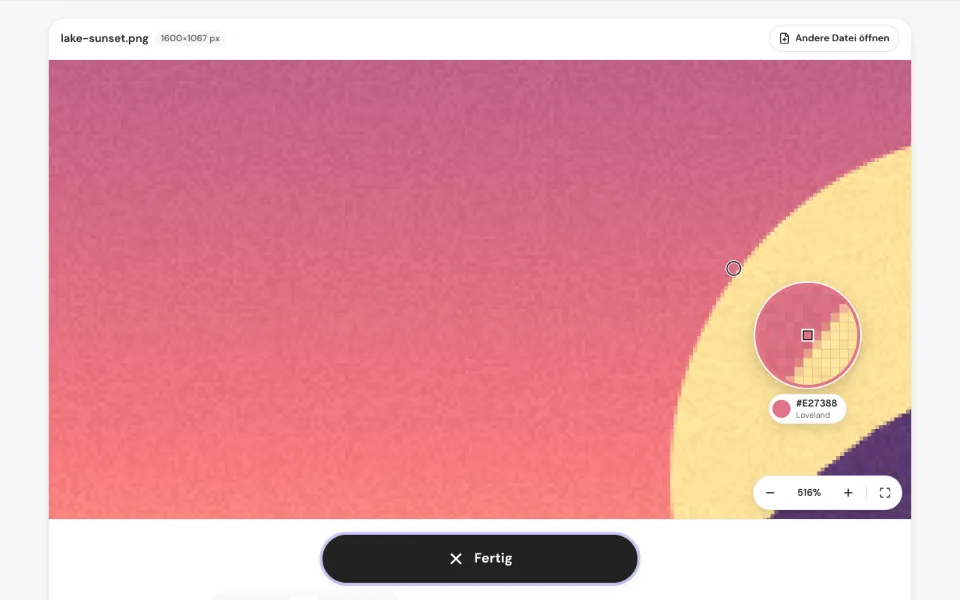 Vergrößerte Ansicht im Bild mit der Lupe, die das Pixelraster und den HEX-Wert unter dem Cursor zeigt